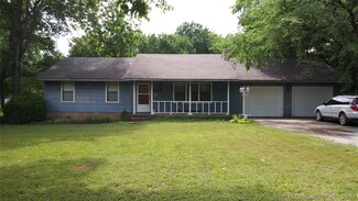 1203 N Navajo St, Chouteau, OK 74337