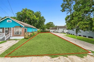 2756 Gladiolus St, New Orleans, LA 70122
