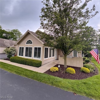 902 Timberline Dr, Columbiana, OH 44408