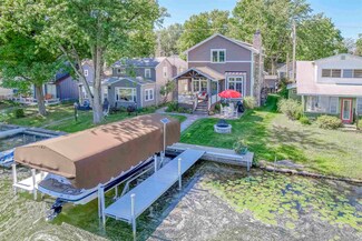 910 S Lake Dr, Syracuse, IN 46567