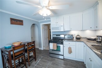 1842 Mendon Rd, Woonsocket, RI 02895