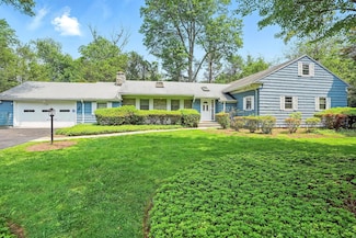 18 Barnaby Ln, Hartsdale, NY 10530