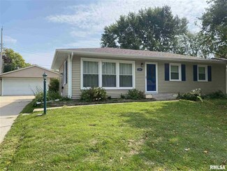 1207 N Thornwood Ave, Davenport, IA 52804