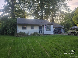3145 Raywood St, Flint, MI 48504