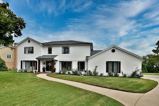 10S667 Glenn Dr, Burr Ridge, IL 60527