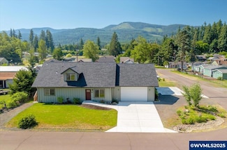 658 SW Cedar St, Mill City, OR 97360