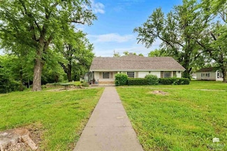 104, 102, 000 W Flint Hills, Junction City, KS 66441