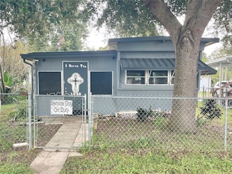 6250 Connecticut St, Zephyrhills, FL 33542