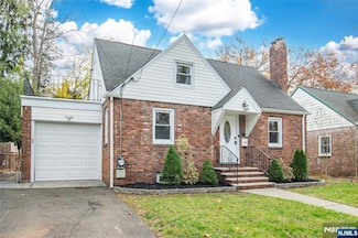 1653 Ardsley Ct, Teaneck, NJ 07666