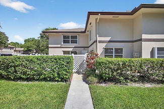 11 Amherst Ct Unit A, Royal Palm Beach, FL 33411