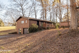 1534 McIlvaine Dr, Maryville, TN 37803
