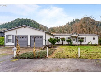 47520 Perkins St, Oakridge, OR 97463