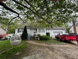 28 Hilliard Ave, Central Islip, NY 11722