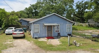 1710 Eastward Dr, Gulfport, MS 39501