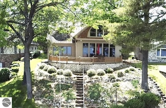 5978 Westshore Dr, Oscoda, MI 48750