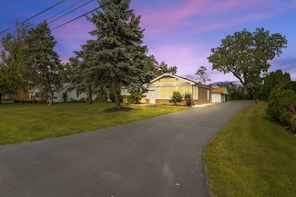 145 N Oakleaf Dr, Addison, IL 60101