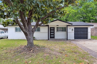 805 Dee Ln, Bedford, TX 76022
