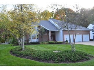 225 Cheltenham Ln, Munroe Falls, OH 44262