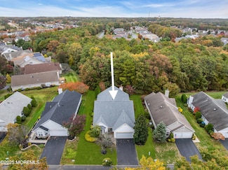 27 Strawberry Ln, Lakewood, NJ 08701