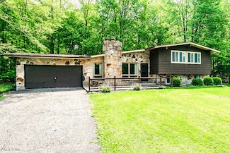 16649 Valley Rd, Chagrin Falls, OH 44023