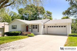 811 S Osage St, Papillion, NE 68046