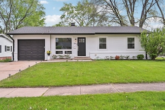 700 Delphia Ave, Elk Grove Village, IL 60007