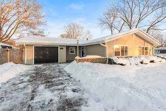 1 N Sycamore Ln, North Aurora, IL 60542