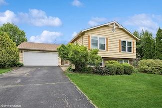 202 W Tanglewood Dr, Arlington Heights, IL 60004