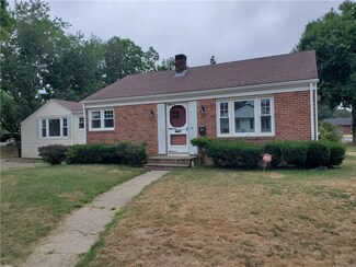 1 Bellevue Cir, West Warwick, RI 02893
