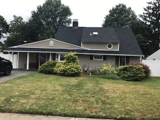 52 April Ln, Hicksville, NY 11801