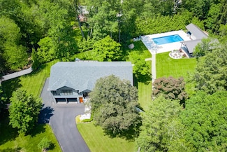 21 Dale Rd, Airmont, NY 10952