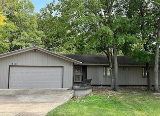1610 Robin Ct, Mount Zion, IL 62549