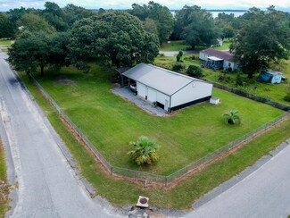 203 Peninsula Dr, Bonneau, SC 29431