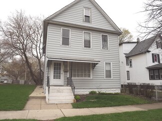918 Adams St, Waukegan, IL 60085