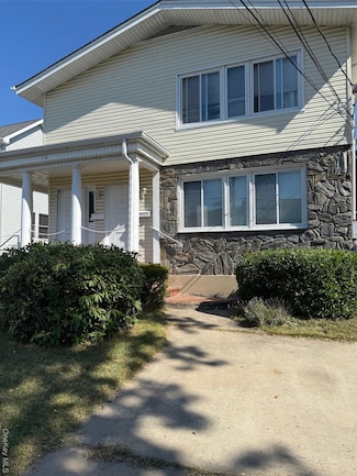 16 Firwood Rd Unit A, Port Washington, NY 11050