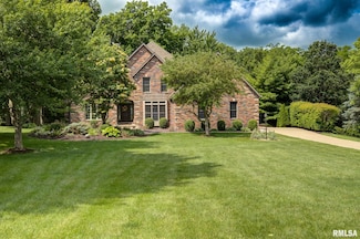 702 Mayfair Ct, Germantown Hills, IL 61548