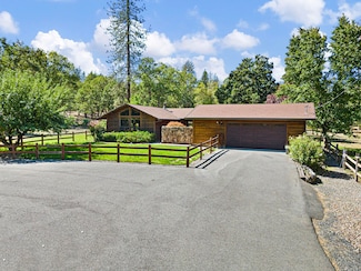 1580 Robertson Bridge Rd, Grants Pass, OR 97526