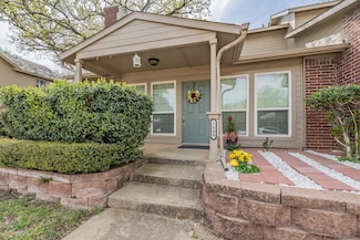 1440 Meadowood Village Dr, Fort Worth, TX 76120