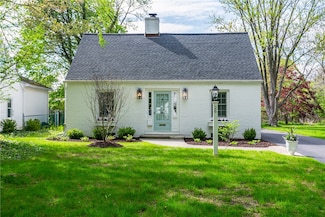 26 Village Ln, Rochester, NY 14610