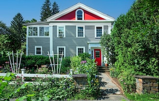 218 Elm St, Northampton, MA 01060