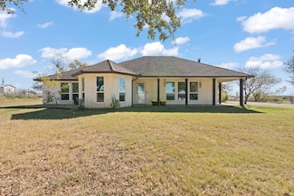 1013 Highland Rd, Cleburne, TX 76033