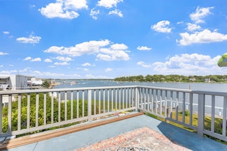 129 Beach Rd, Tisbury, MA 02568
