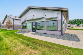 2207 Sheyenne St, West Fargo, ND 58078