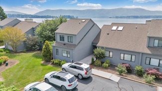 96 Peninsula Point Dr, Moneta, VA 24121