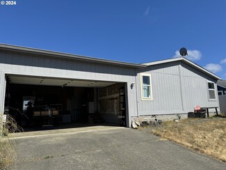 911 Stillwater Dr, Coos Bay, OR 97420