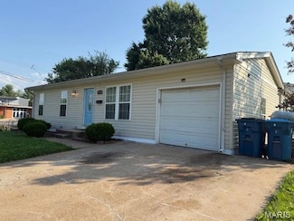 1496 Ville Rosa Ln, Hazelwood, MO 63042