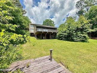 577 W Lakeshore Dr, Carriere, MS 39426