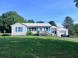 17 Pleasant St, Wilton, ME 04294