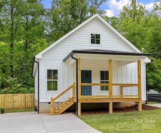 114 Orchard St, Old Fort, NC 28762
