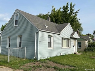 23007 Rosalind Ave, Eastpointe, MI 48021